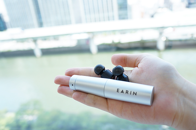 手のひらサイズのEARIN Bluetooth対応ワイヤレスイヤフォン