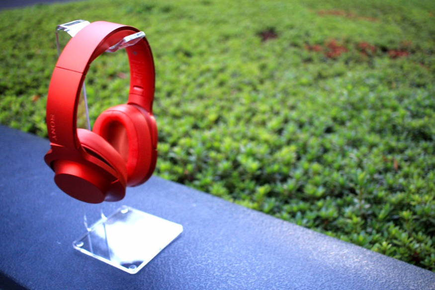 使用見本：SONY h.ear on Wireless NC×アクリル製ヘッドホンスタンド（AV-HDSEO1）