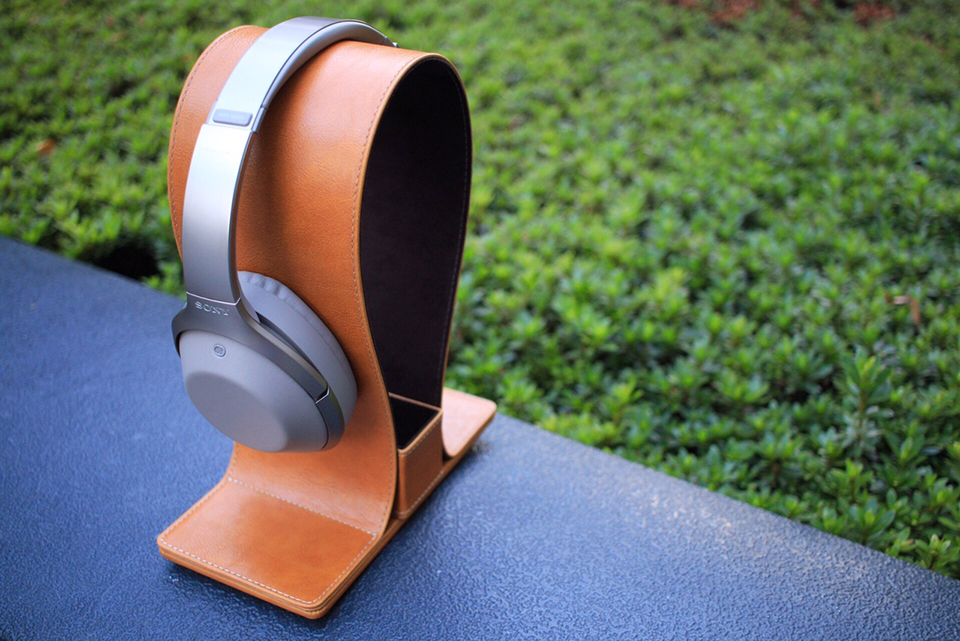 使用見本：SONY MDR-1000X × ヘッドホンスタンド（キャメル色）