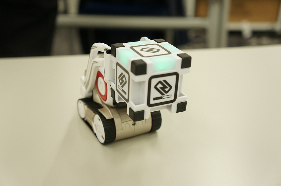 タカラトミー AI搭載ロボット COZMO 