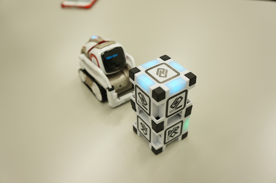 タカラトミー AI搭載ロボット COZMO 