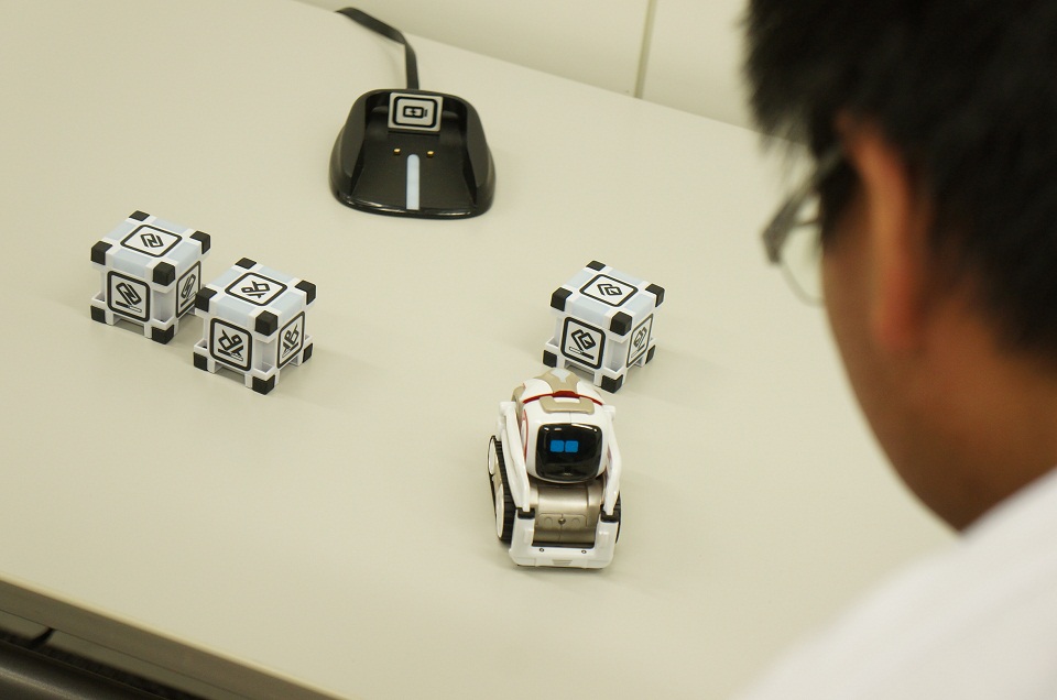 タカラトミー AI搭載ロボット COZMO 
