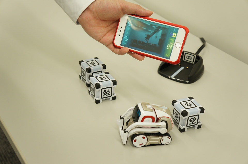 タカラトミー AI搭載ロボット COZMO 